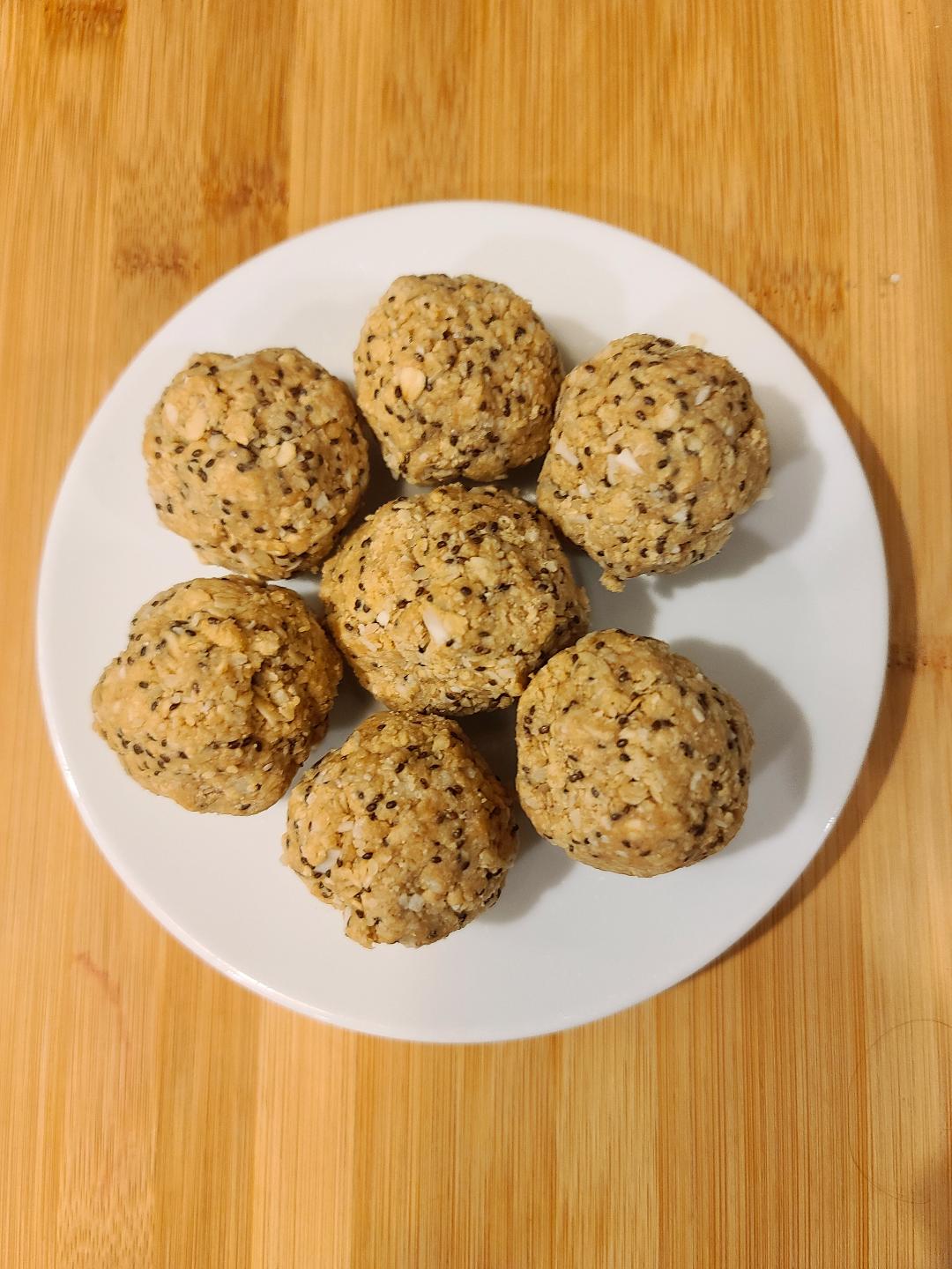 Coconut Vanilla Macadamia Balls